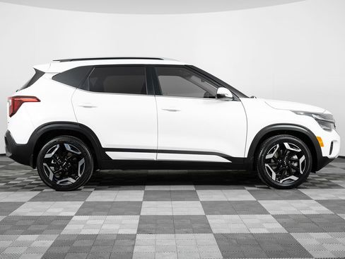 Used 2024 Kia Seltos SX w/ SX Sunroof Package image 9