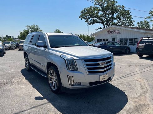 Used 2016 Cadillac Escalade Luxury AWD/4WD image 3