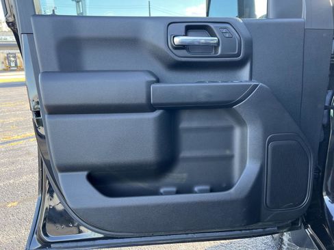 Used 2023 Chevrolet Silverado 2500 Custom w/ Custom Value Package image 14