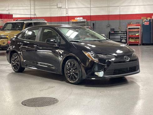 Certified 2024 Toyota Corolla LE image 2