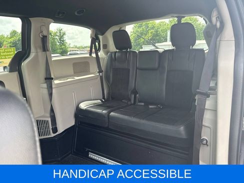 Used 2017 Dodge Grand Caravan SXT FWD image 8