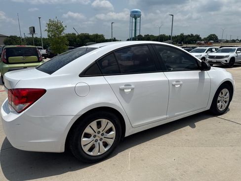 Used 2016 Chevrolet Cruze LS FWD image 4