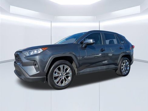Used 2021 Toyota RAV4 XLE Premium image 2