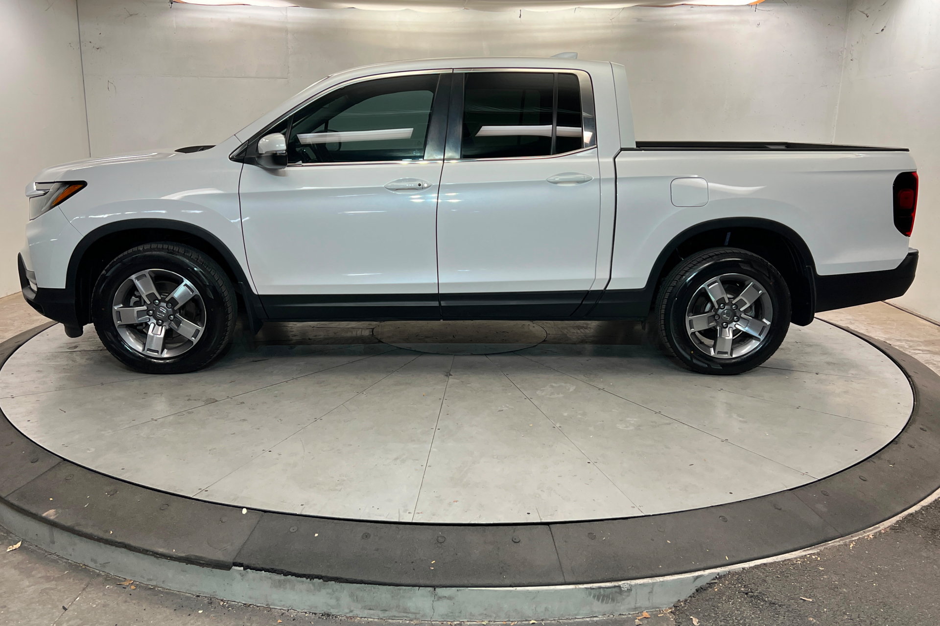 Used 2024 Honda Ridgeline RTL image 2
