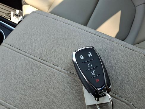 Certified 2023 Chevrolet Traverse LT w/ LT Premium Package image 9