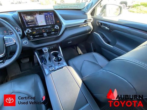 Certified 2020 Toyota Highlander Platinum AWD/4WD image 32