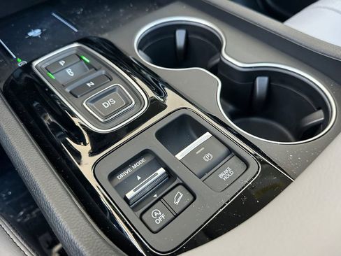 New 2025 Honda Pilot Touring image 24