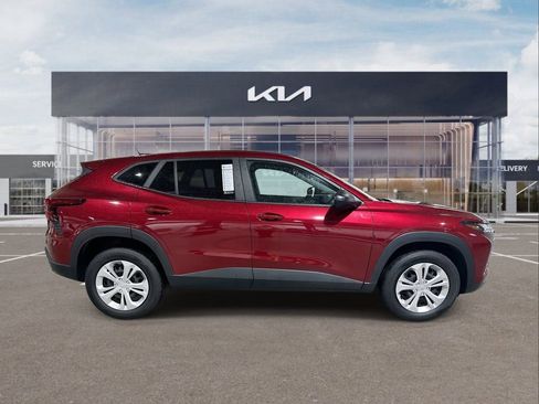 Used 2024 Chevrolet Trax LS image 9