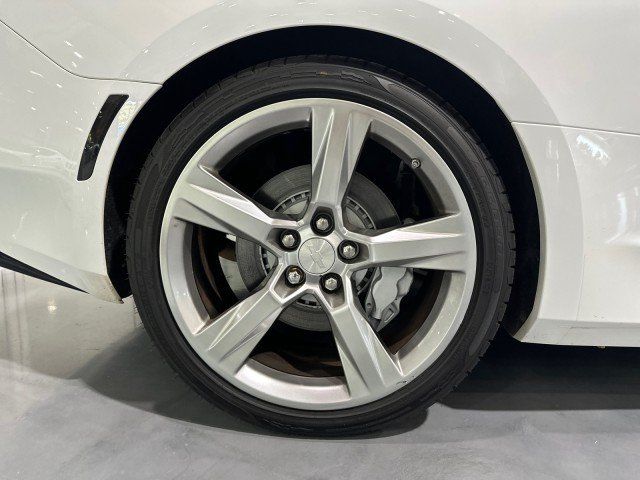 Used 2016 Chevrolet Camaro SS RWD image 8