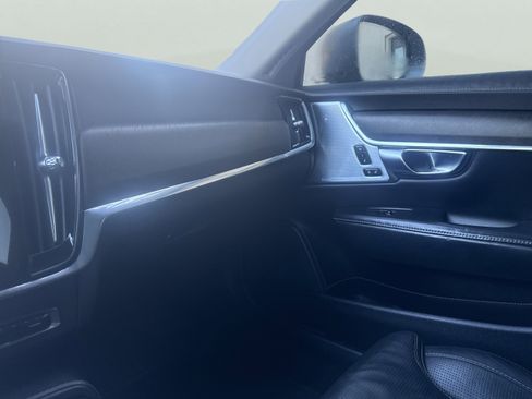 Used 2020 Volvo V90 T6 Cross Country image 20