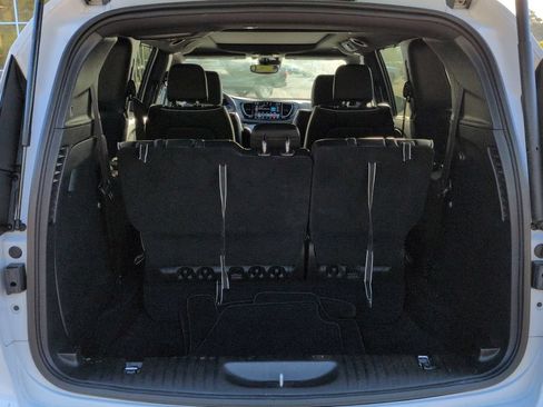 Used 2026 Chrysler Pacifica Limited FWD image 13