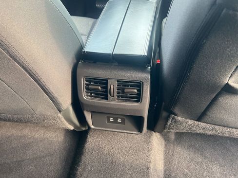 Used 2024 Nissan Rogue SV image 19