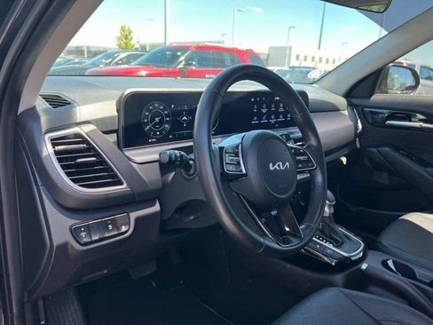 Certified 2025 Kia Seltos EX w/ EX Sunroof Package FWD image 10