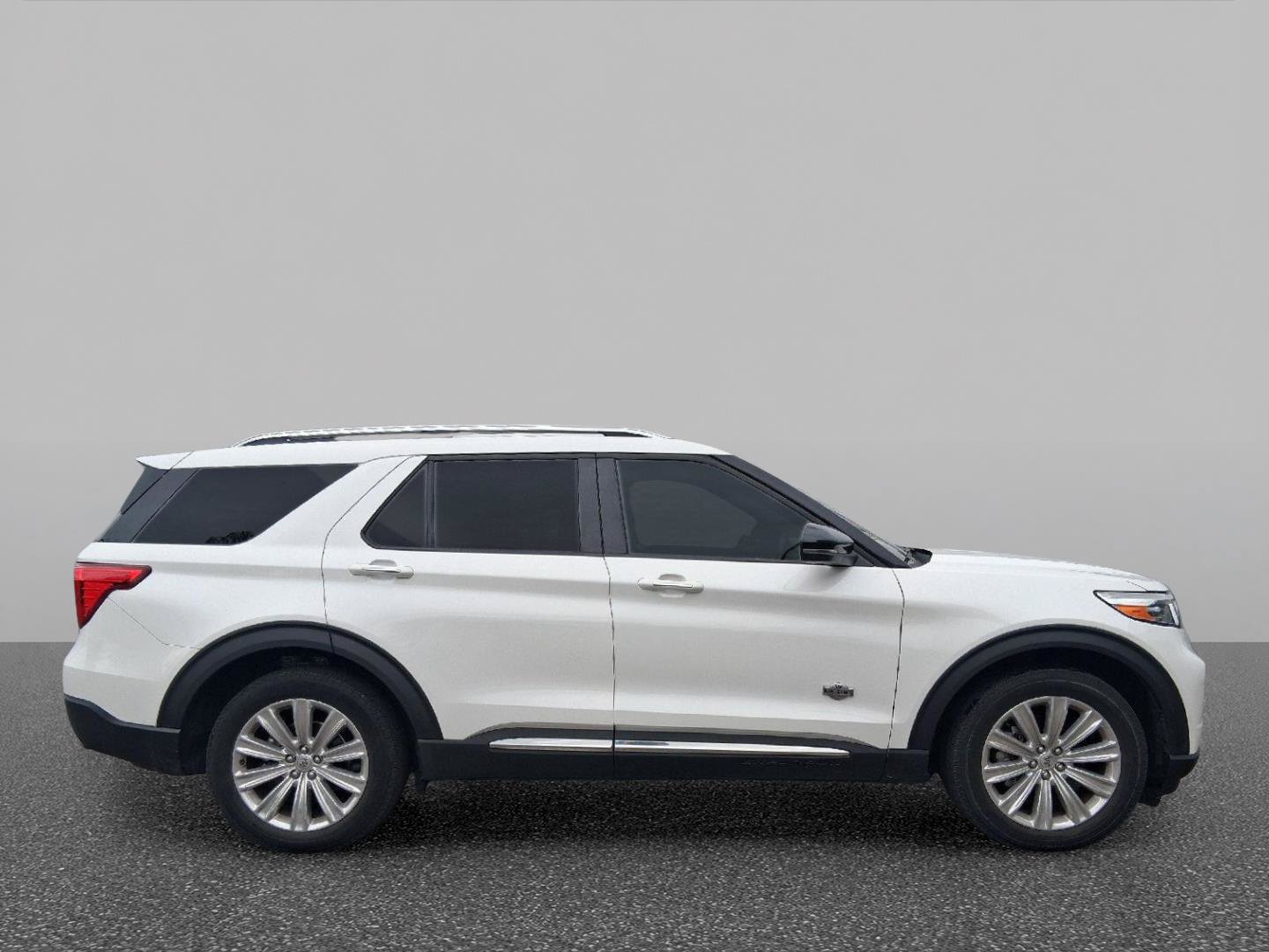 Used 2024 Ford Explorer King Ranch w/ Technology Package RWD image 4
