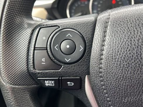 Used 2016 Toyota Corolla LE image 16