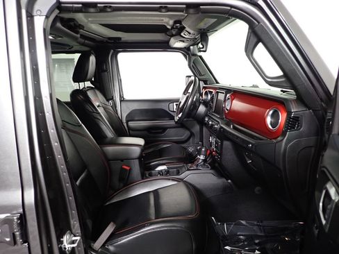 Used 2018 Jeep Wrangler Unlimited Rubicon w/ Dual Top Group AWD/4WD image 38