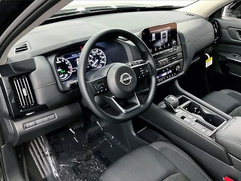 New 2025 Nissan Pathfinder S image 6