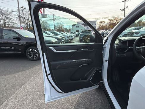 New 2026 GMC Acadia Elevation image 12