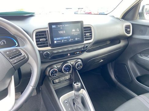 Used 2025 Hyundai Venue SEL FWD image 23