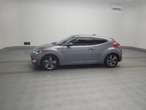 Used 2017 Hyundai Veloster Value Edition image 2