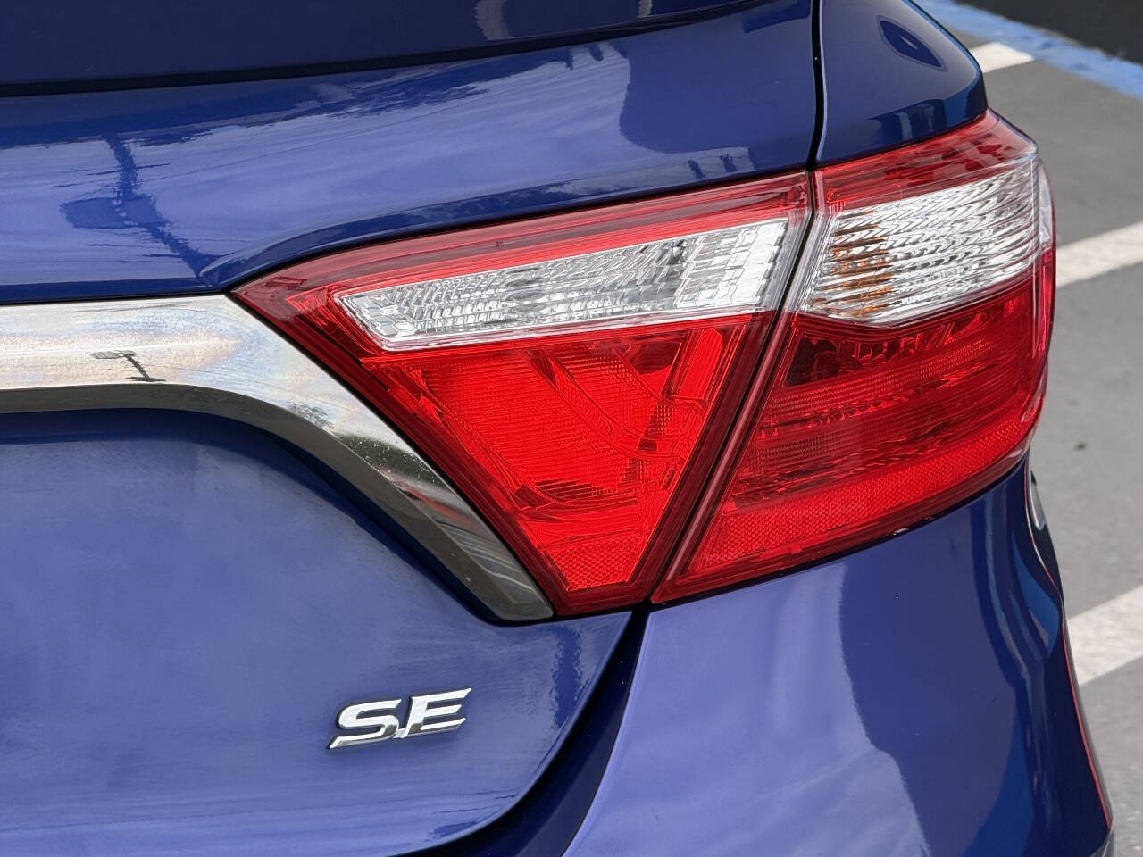 Used 2016 Toyota Camry SE FWD image 23