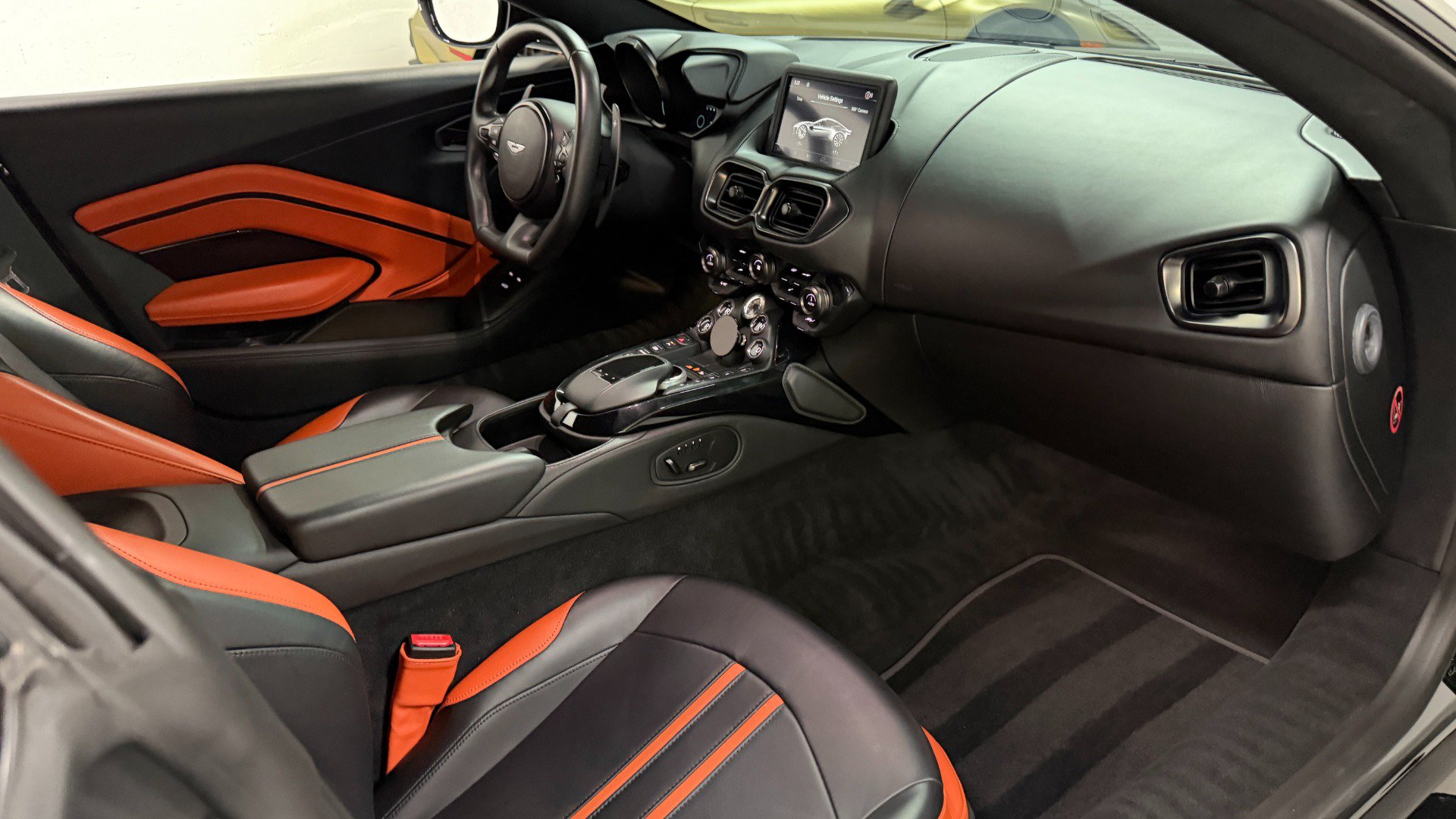 Used 2021 Aston Martin V8 Vantage Coupe RWD image 39