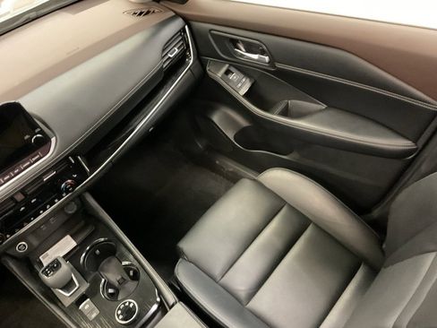 Used 2023 Nissan Rogue SL w/ SL Premium Package image 18