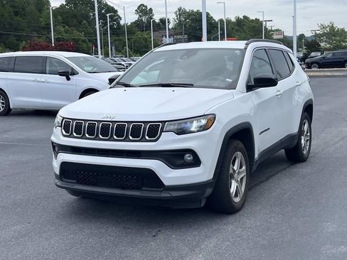 Used 2024 Jeep Compass Latitude AWD/4WD image 7