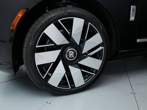 Used 2025 Rolls-Royce Cullinan image 15