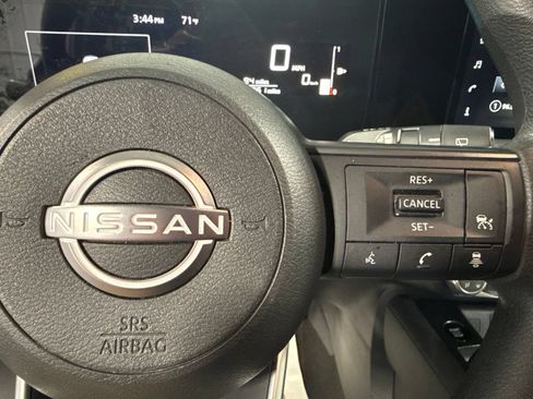 Used 2025 Nissan Kicks SV FWD image 29