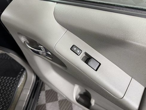 Used 2010 Nissan Frontier SE RWD image 38