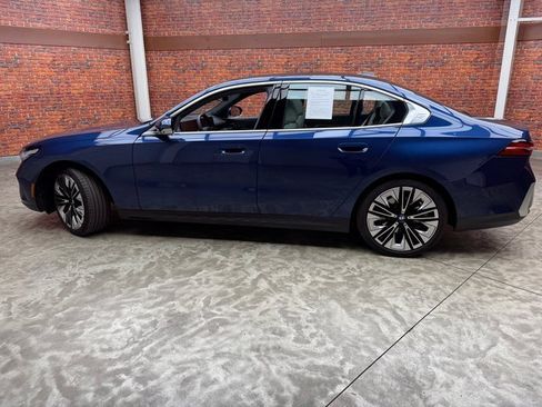 Certified 2026 BMW 530i xDrive w/ Executive Package image 2