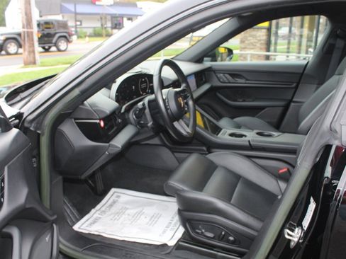 Used 2022 Porsche Taycan image 11