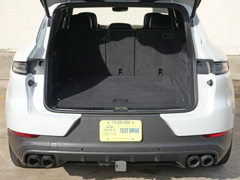 Used 2024 Porsche Cayenne AWD/4WD image 10