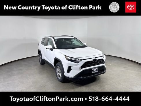 Used 2022 Toyota RAV4 XLE image 1