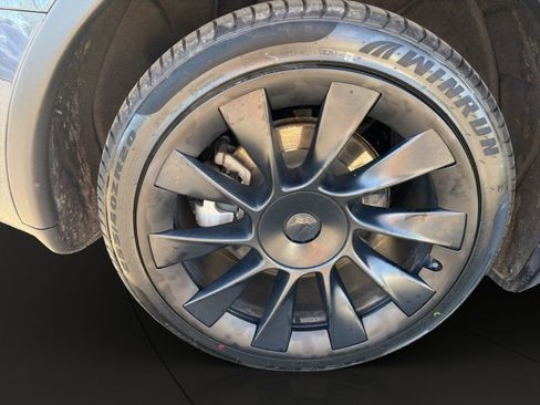 Used 2023 Tesla Model Y AWD image 22