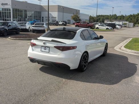Used 2023 Alfa Romeo Giulia Veloce AWD/4WD image 5