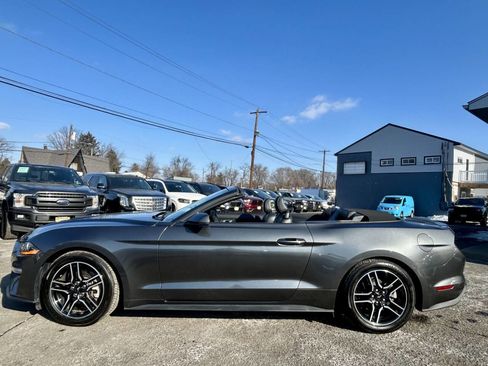Used 2018 Ford Mustang Premium image 3