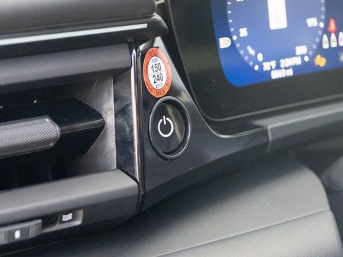 Certified 2025 Porsche Macan Electric image 29