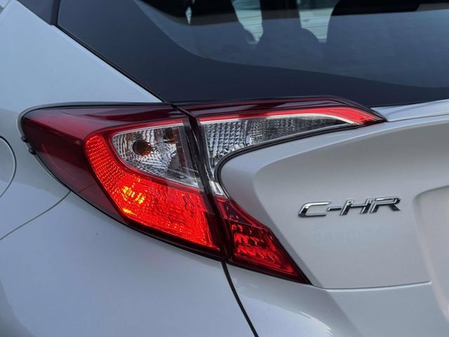 Used 2021 Toyota C-HR LE FWD image 16