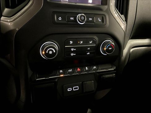 Used 2021 Chevrolet Silverado 1500 Custom AWD/4WD image 16