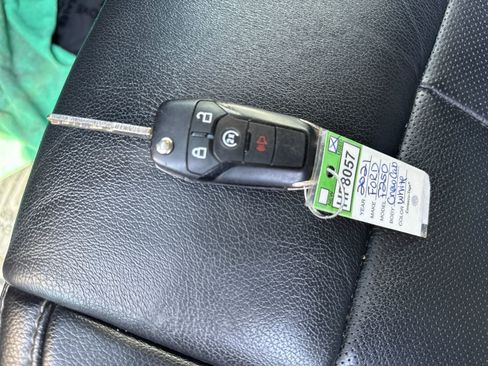 Certified 2021 Ford F250 Lariat w/ Lariat Value Package image 29