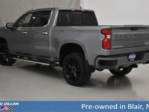 Used 2019 Chevrolet Silverado 1500 High Country w/ Technology Package image 16
