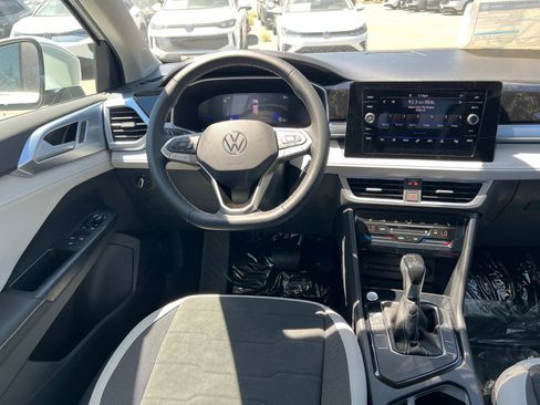New 2025 Volkswagen Taos SE image 5