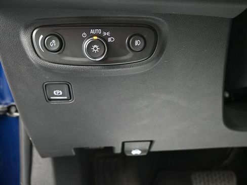 Used 2023 GMC Terrain SLT image 40