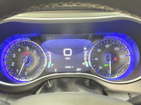 Used 2022 Chrysler Pacifica Touring-L image 22