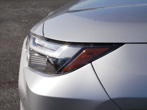 Used 2023 Toyota RAV4 Limited image 16