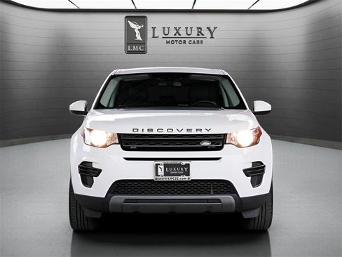 Used 2019 Land Rover Discovery Sport SE image 4