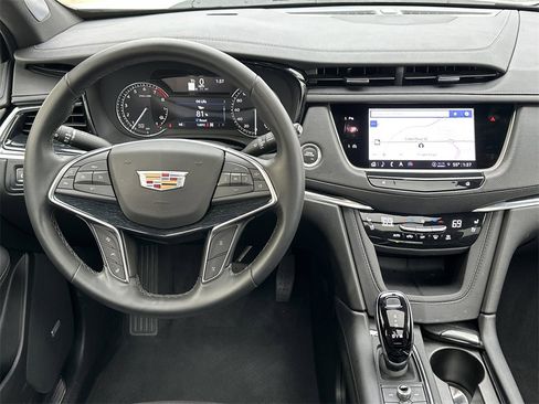 Used 2025 Cadillac XT5 Premium Luxury image 23
