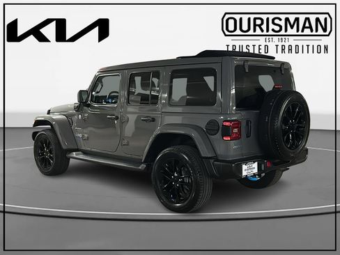 Used 2022 Jeep Wrangler Unlimited Sahara w/ Cold Weather Group AWD/4WD image 3